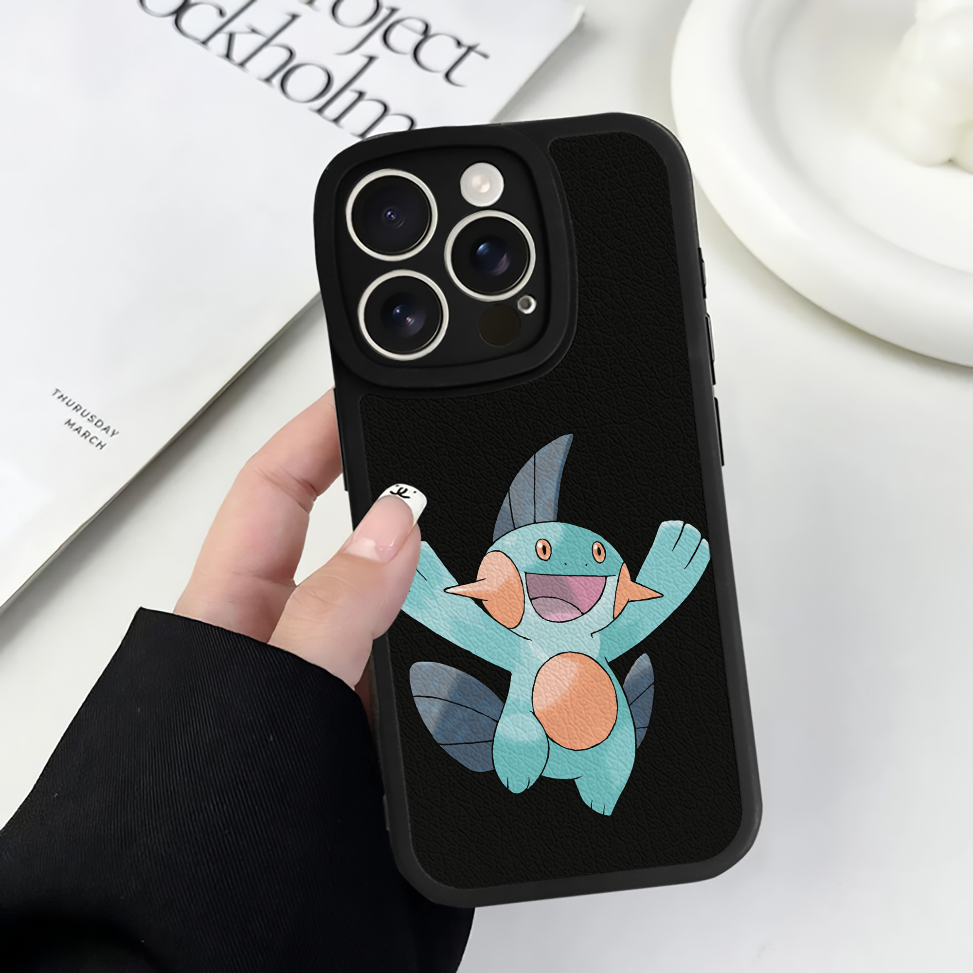 ポケットモンスター Pokémon 【iPhone 16シリーズ対応】シリコンスマホケース（レザー調） 材質：シリコン